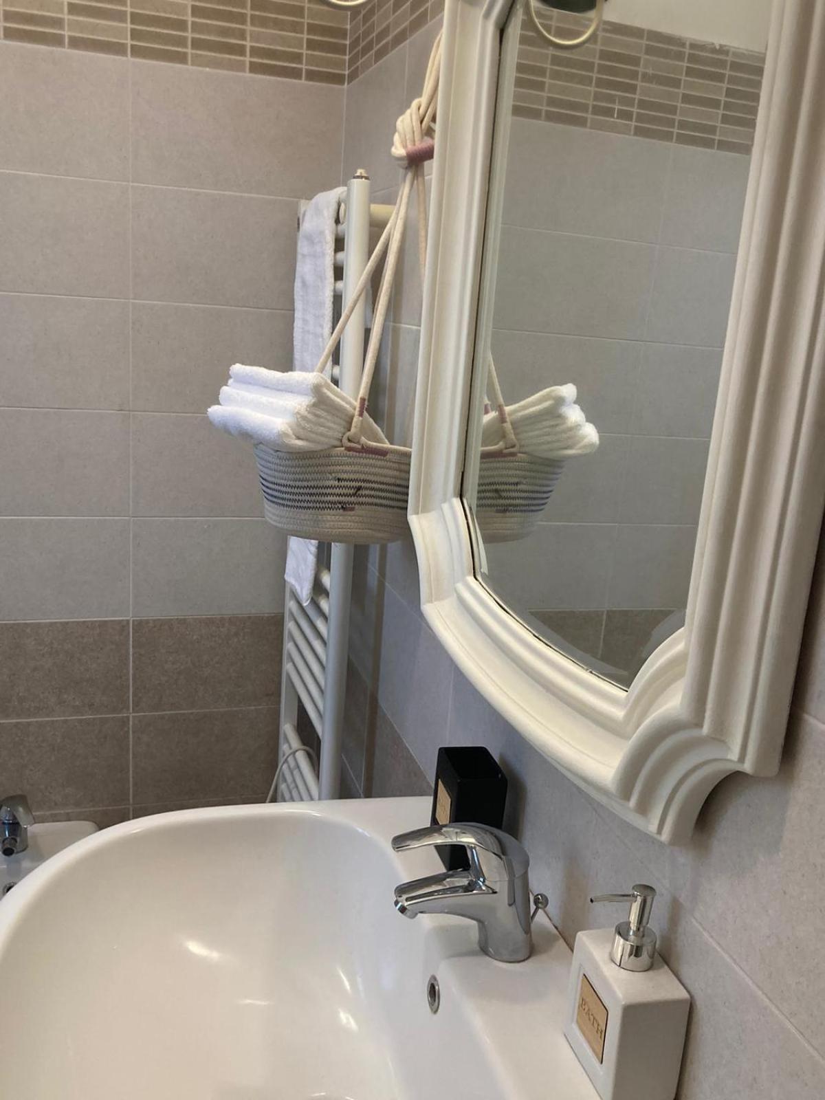 Casa Bellaria, Monzambano Colline Moreniche Del Lago Di Garda Exteriör bild